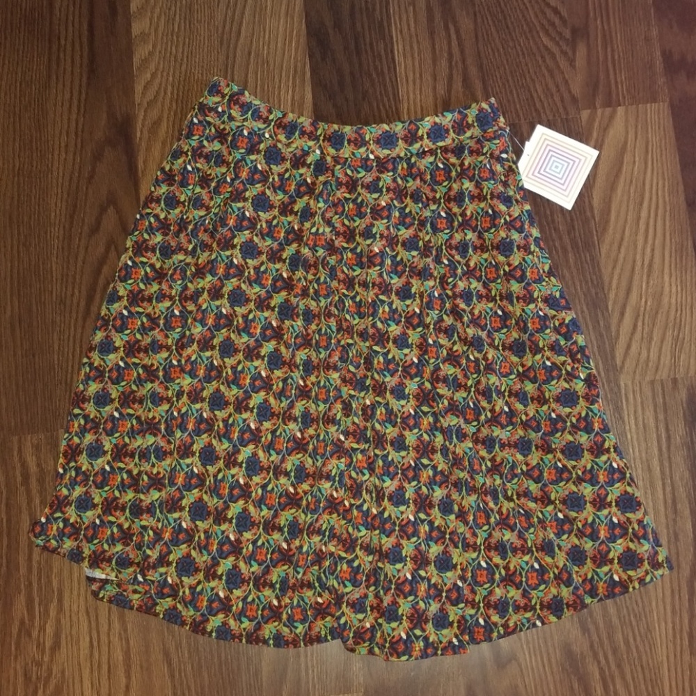 LULAROE "MADISON" SKIRT NWT MED.